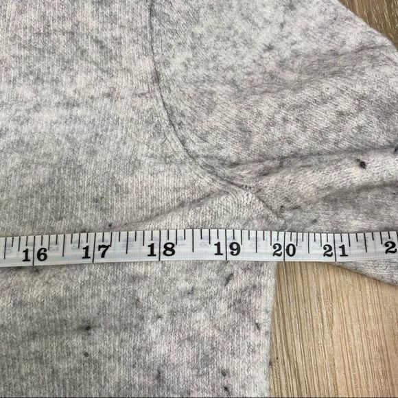 Treasure & Bond v neck Heathered Grey sweater VGUC - Picture 5 of 5